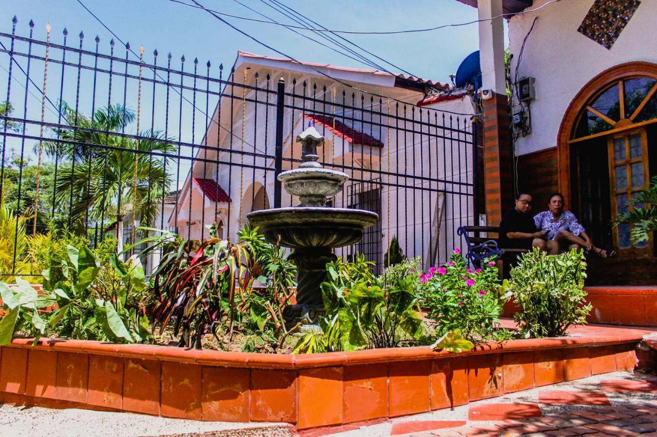 Hostel Boutique La Casona バランキージャ エクステリア 写真